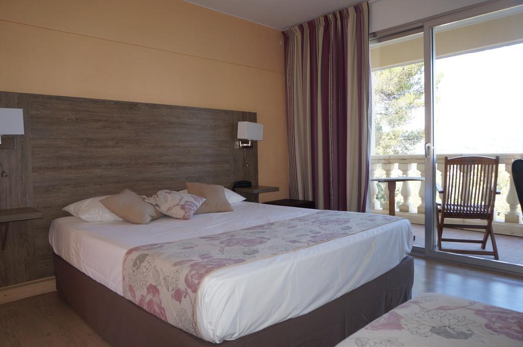 Logis Hotel Le Col De L'Ange Draguignan Exterior foto